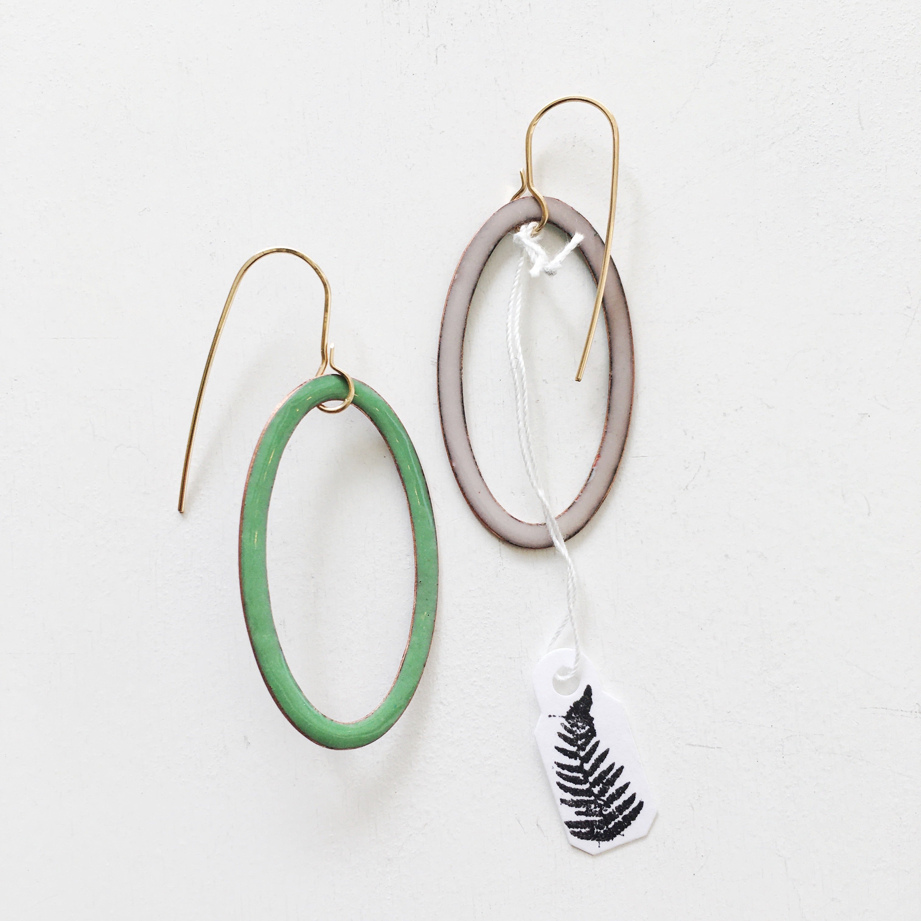 Oval outline earrings