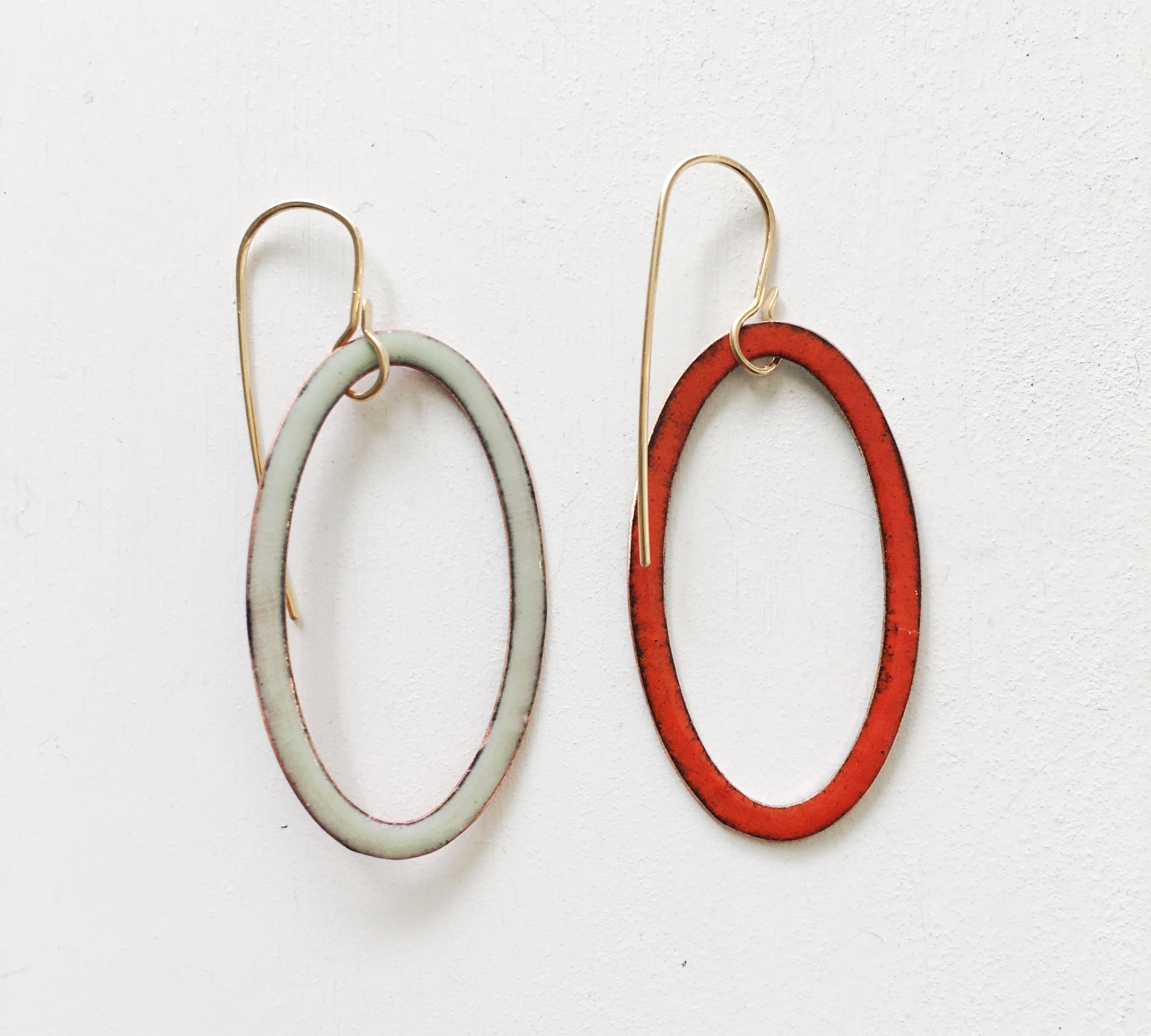 Oval outline earrings