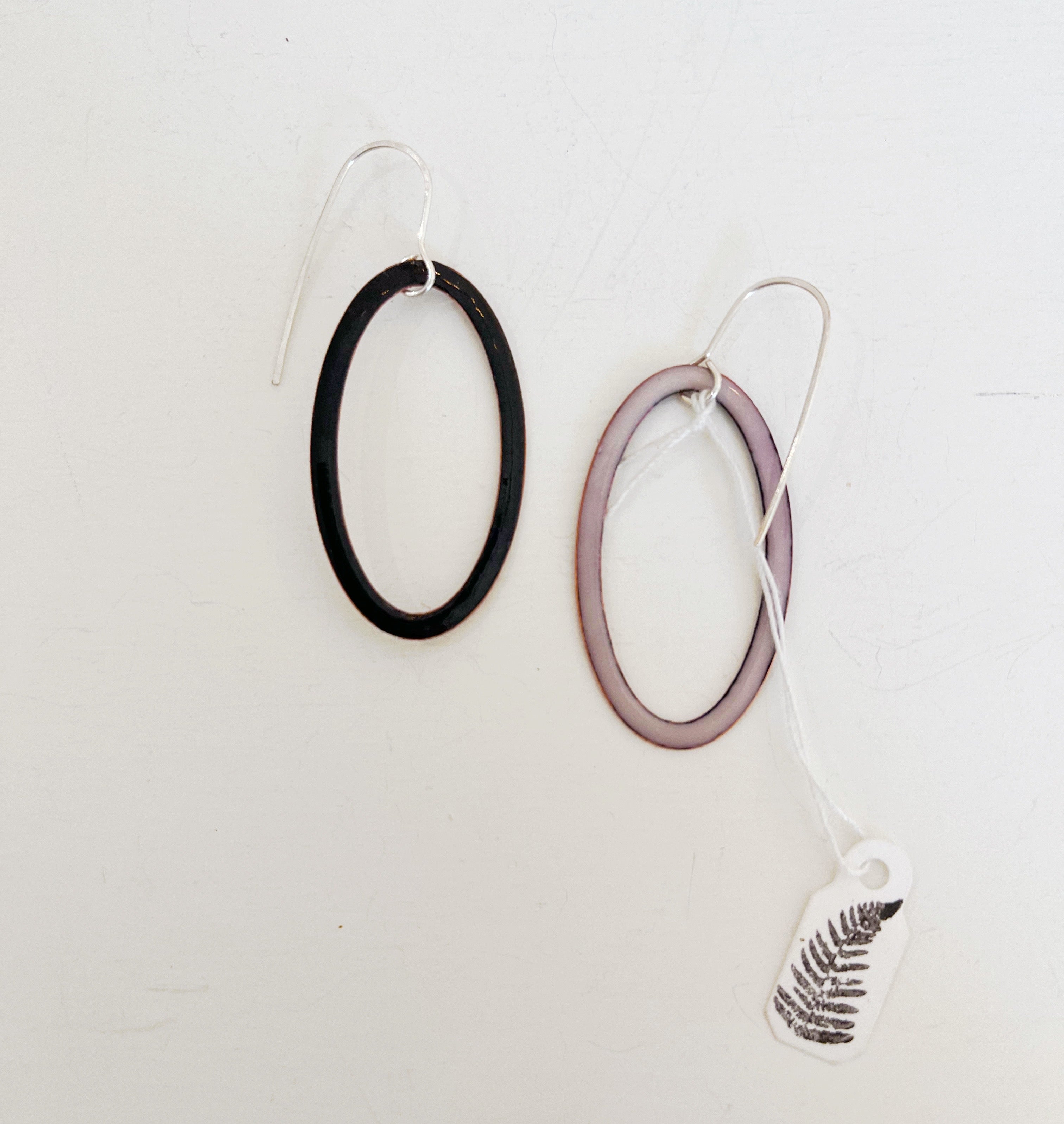 Oval outline earrings