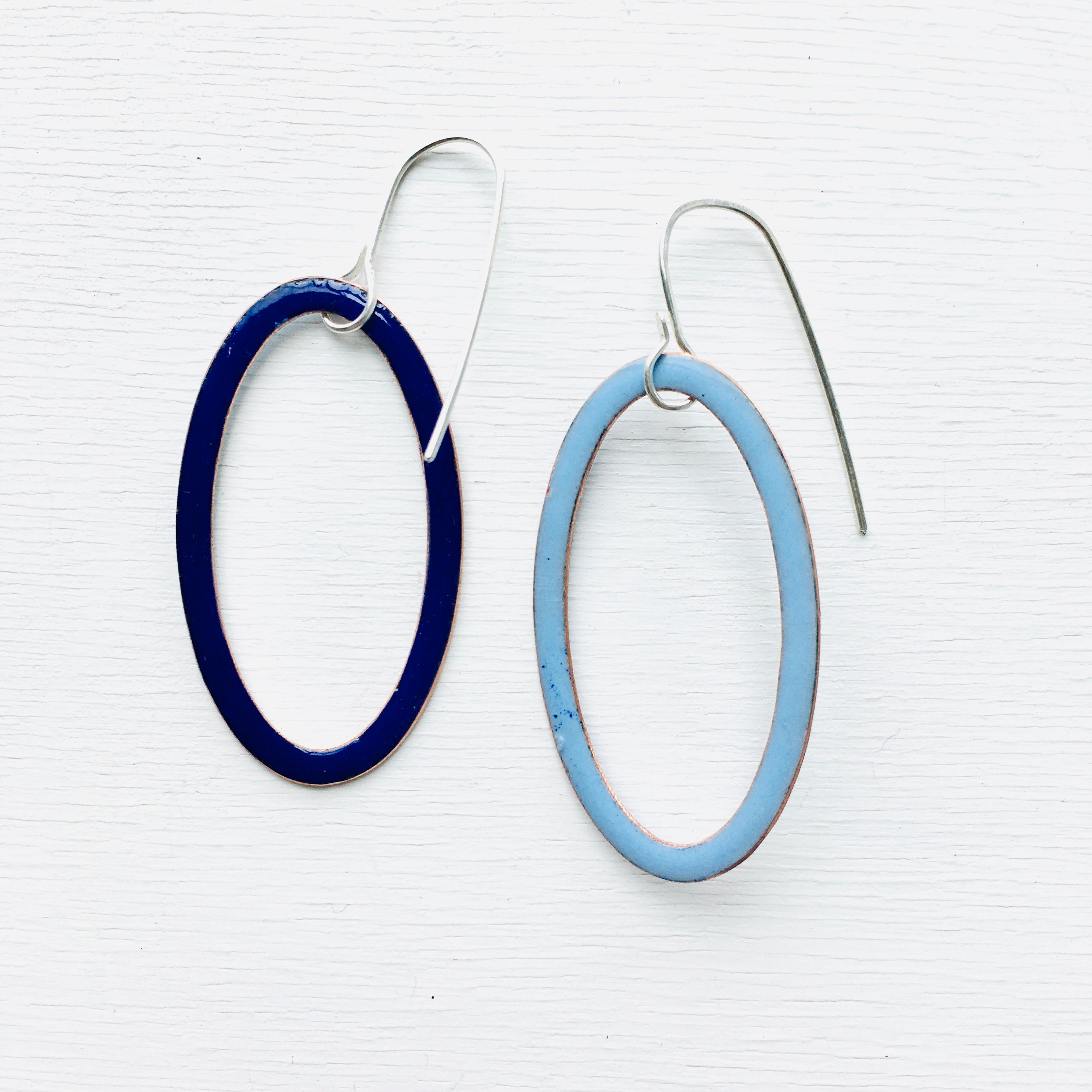 Oval outline earrings - Main Image